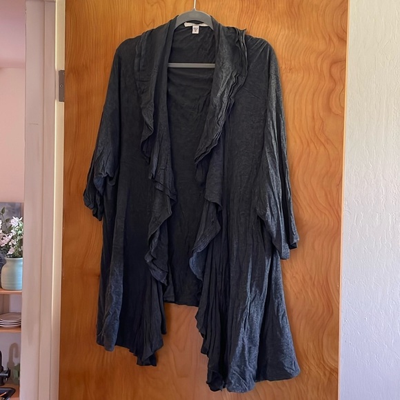 Gray short sleeve ruffle cardigan 1X - Picture 2 of 6